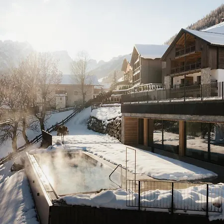 Les Dolomites Mountain Lodges-3