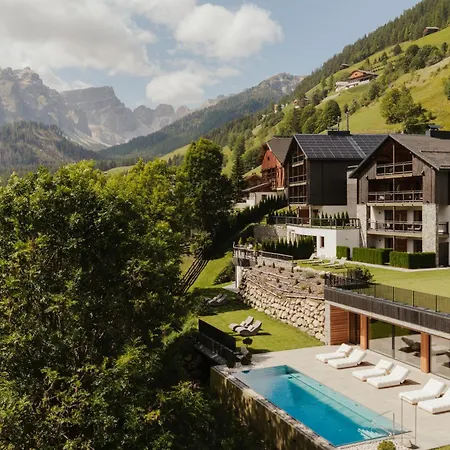 Les Dolomites Mountain Lodges-2
